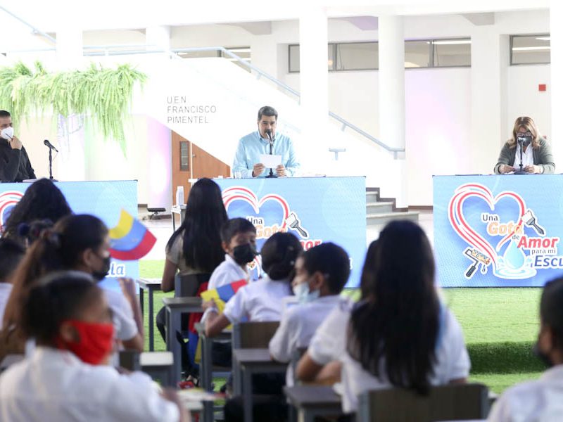 Maduro anuncia regreso general a las aulas de clases desde el 28 de marzo
