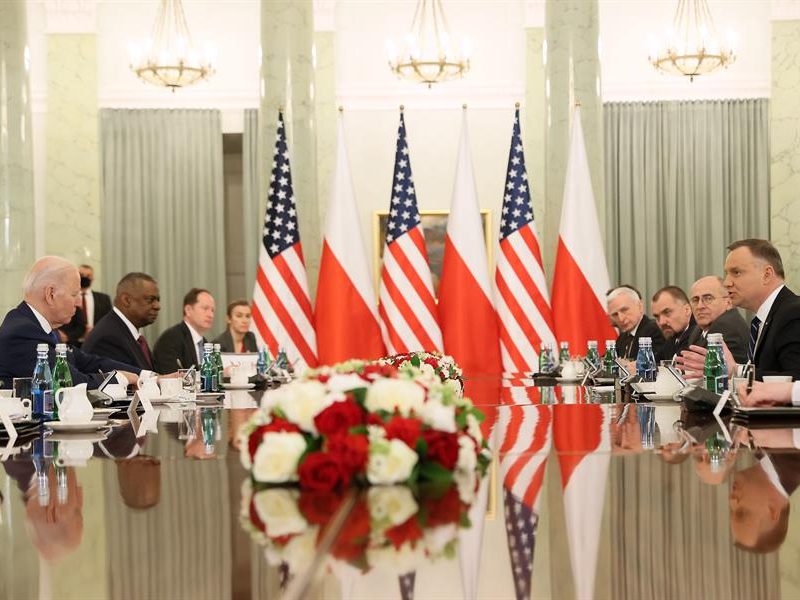 Biden promete más ayuda en una reunión con ministros ucranianos