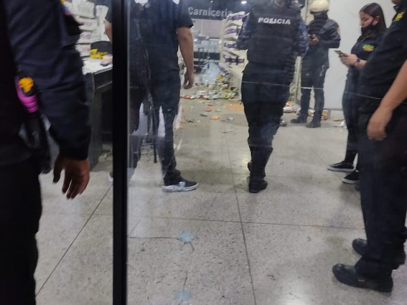 Policía del Zulia mata a hombre que lanzó granada contra un supermercado en Maracaibo