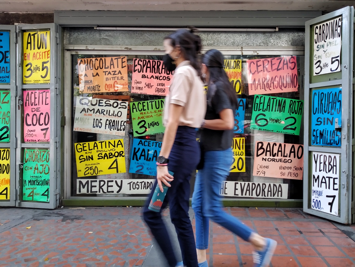 Entre inflación, devaluación y dolarización: venezolanos viven su PIB día a día