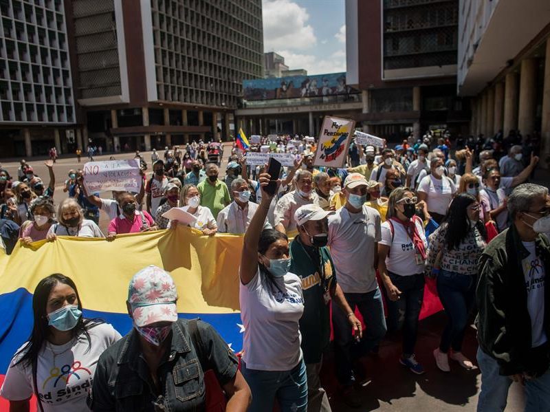 Trabajadores venezolanos protestan de nuevo para exigir mejoras salariales
