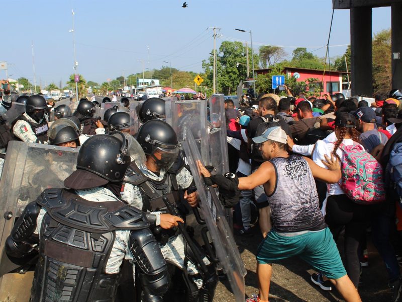 50 migrantes, entre ellos venezolanos, se cosen los labios para presionar la emisión de documentos en México