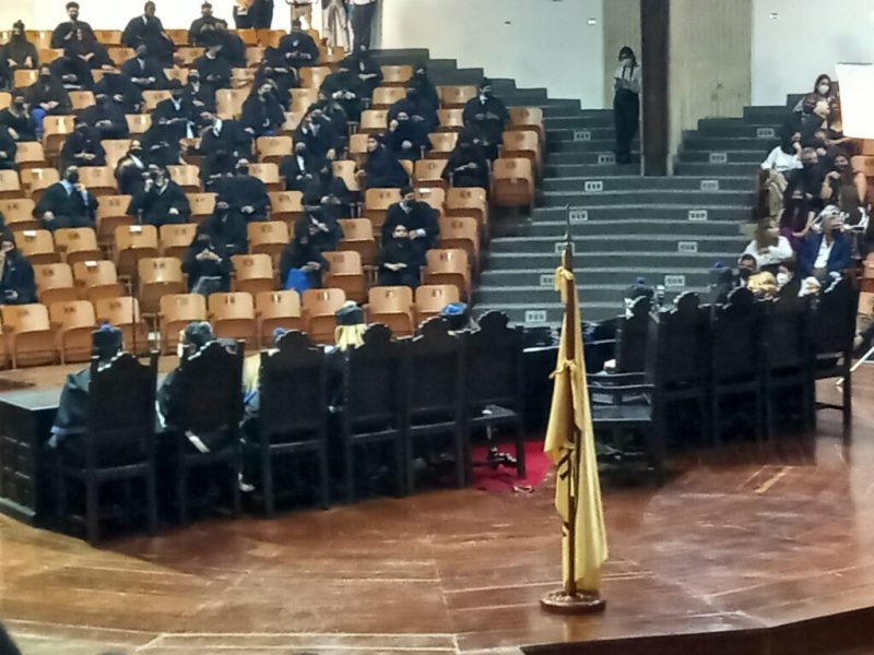 Autoridades de la USB se retiran de acto de grado tras crítico discurso que cuestionaba su ética este #8abr 