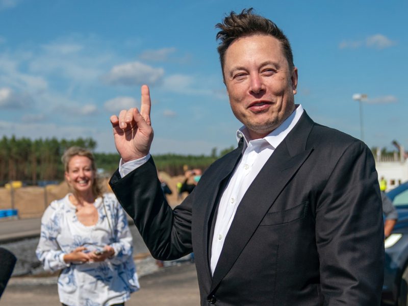 Elon Musk añade denuncia de exejecutivo como razón para cancelar compra de Twitter