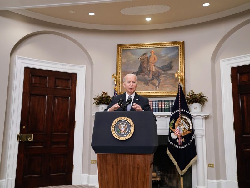 Biden anuncia 800 millones de dólares más en asistencia militar a Ucrania