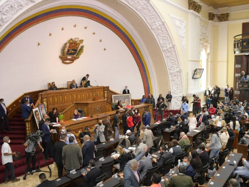 Aprueban crédito adicional por Bs 43.533.818.098 para trabajadores de administración pública