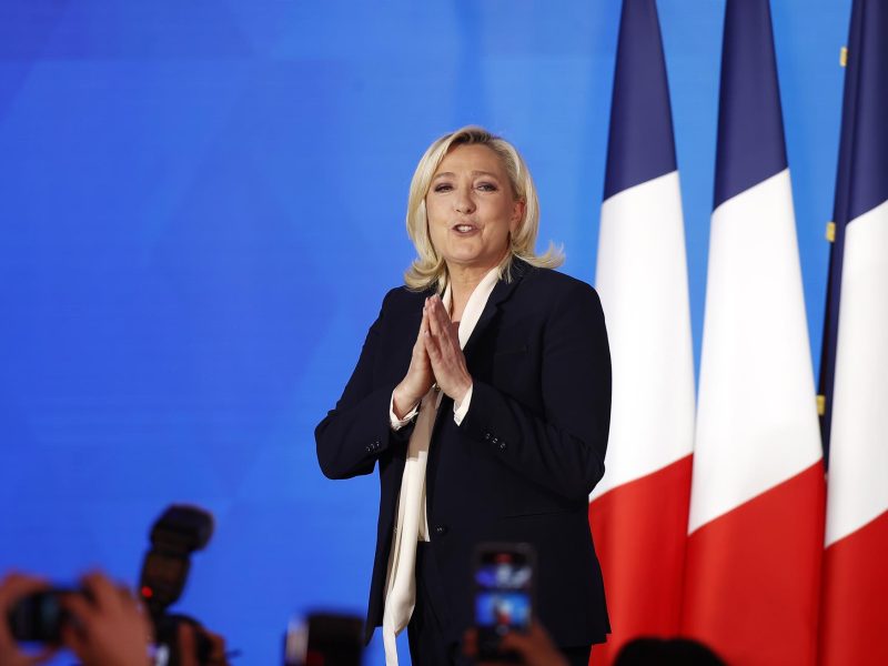 Le Pen reconoce la derrota pero denuncia "métodos desleales"