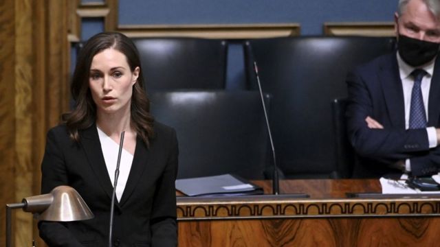 Sanna Marin, primera ministra de Finlandia, en una sesión del Parlamento de Helsinki.