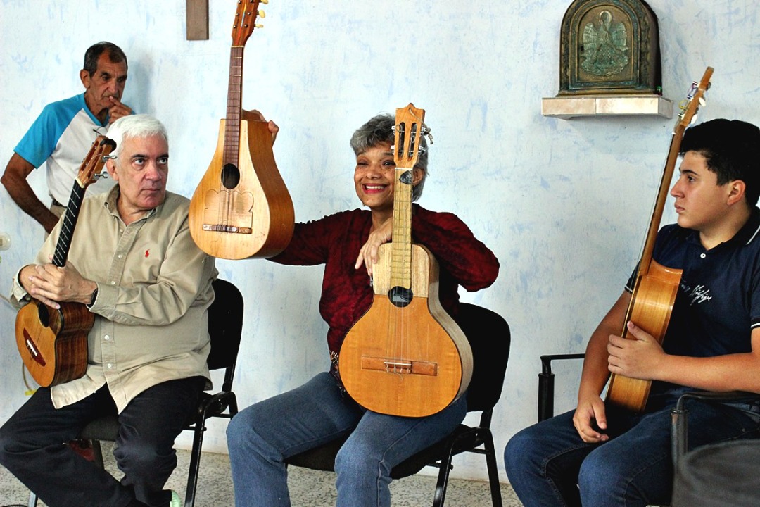 Los maestros del cuatro llegaron a El Naranjal para verlo florecer
