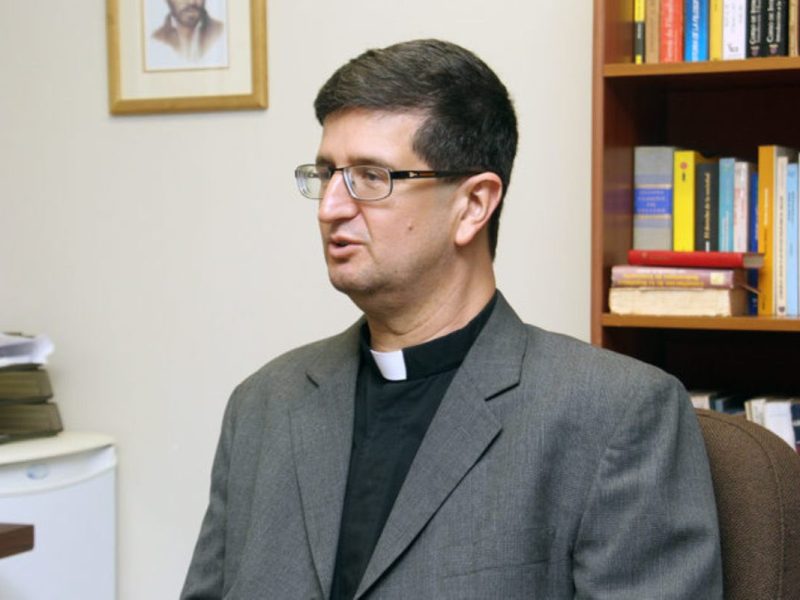 "No hubo ninguna conducta omisiva", el padre Peraza rechaza imputación a la directora del Loyola Gumilla
