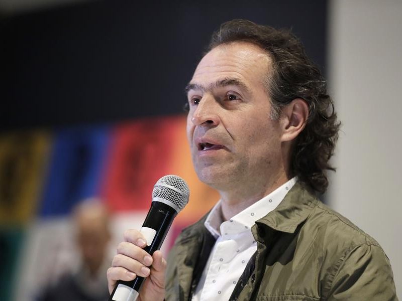 Candidato presidencial colombiano dice que hombre vinculado a Maduro infiltró su campaña