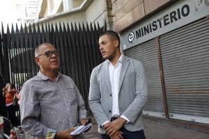 Carlos Debiais García, Saúl Cordero y Yandry Moreno cuentan con ordenes de excarcelación desde abril y marzo, pero siguen presos en Caracas.