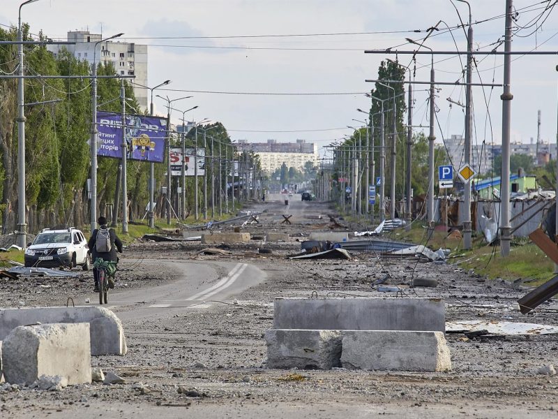 Acusan a Rusia de uso de bombas de fósforo blanco en Mariúpol