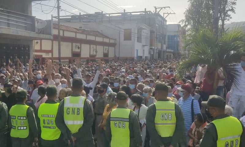 Cientos de colombianos cruzan la frontera para poder votar este #29Mayo