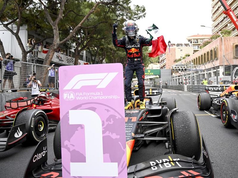Mexicano ‘Checo’ Pérez aprovecha la estrategia y gana en Mónaco