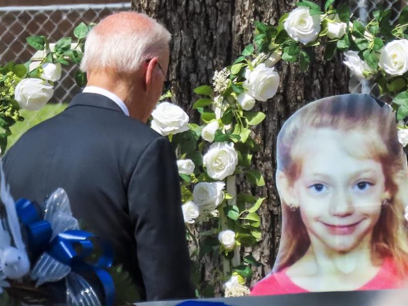Biden visita la escuela de Uvalde donde murieron 19 niños y 2 maestras