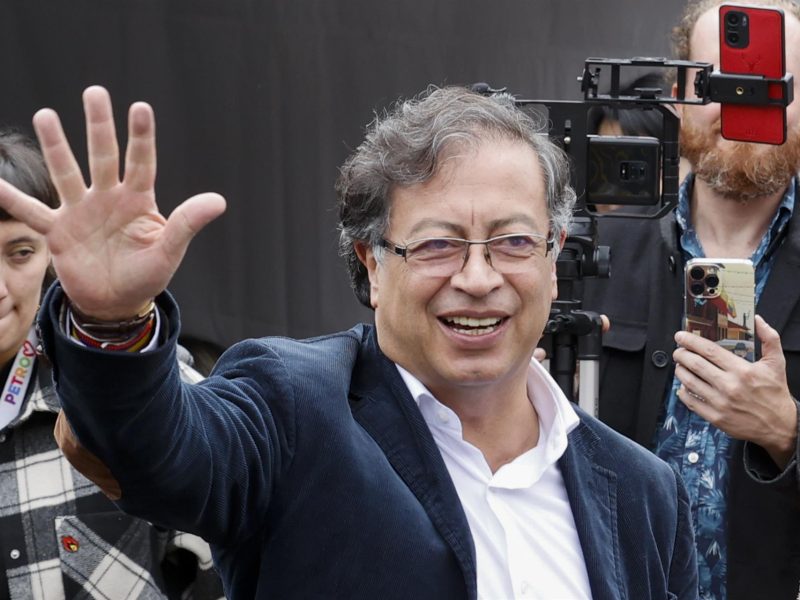 Admiten en España denuncia contra Gustavo Petro por secuestro de periodista