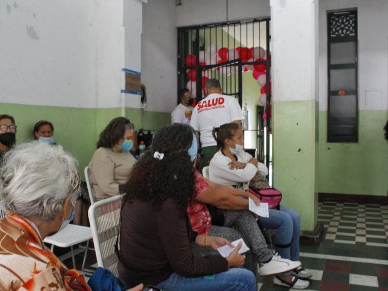 Médicos advierten sobre aumento de casos leves de COVID-19 en Venezuela