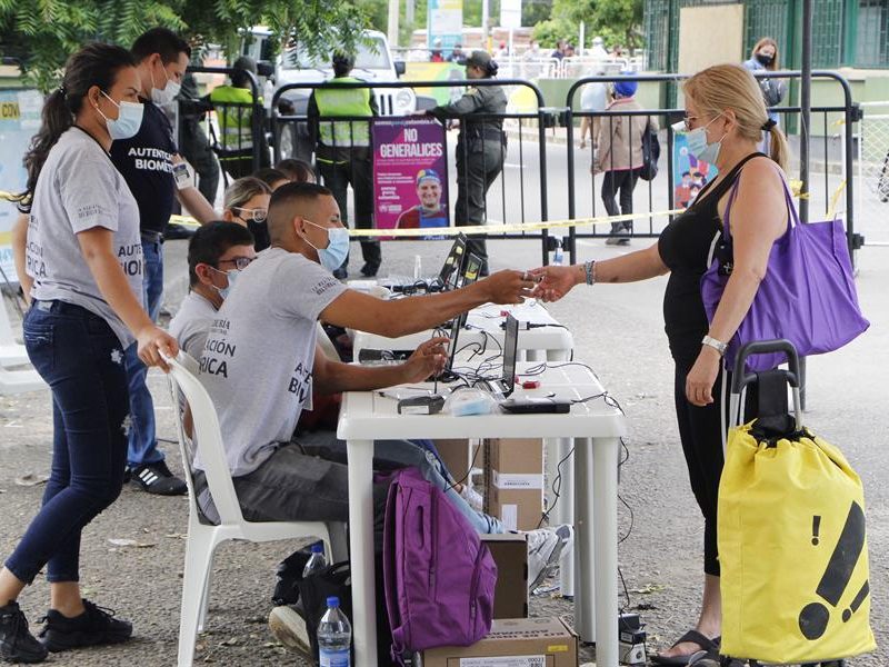 Colombianos residentes en Venezuela vuelven a votar en la frontera