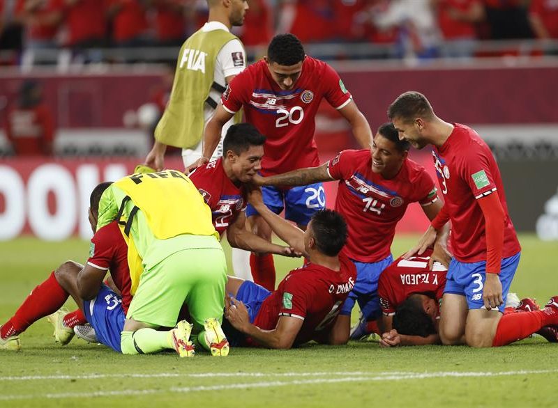 Costa Rica sufre para vencer a Nueva Zelanda y se clasifica a Catar 2022
