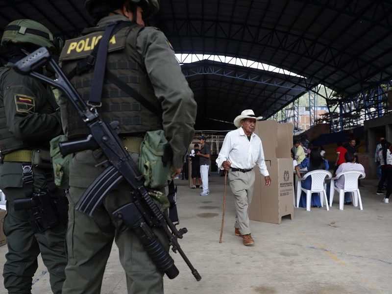 Violencia se cobra la vida de un soldado y un testigo electoral en Colombia