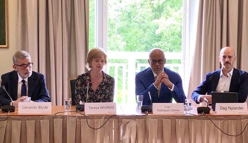Delegación de Noruega se encuentra en el país, asegura Benigno Alarcón