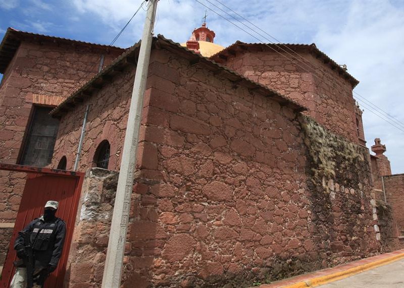 López Obrador promete investigación a fondo de asesinato de sacerdotes