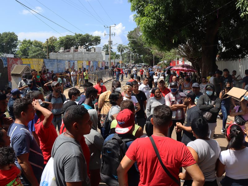 Miles de migrantes protestan en el sur de México y amagan con nueva caravana