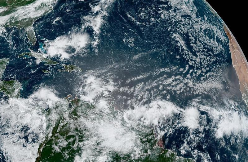 Dos avanza por el sur del Caribe y pasará cerca de Venezuela y Colombia