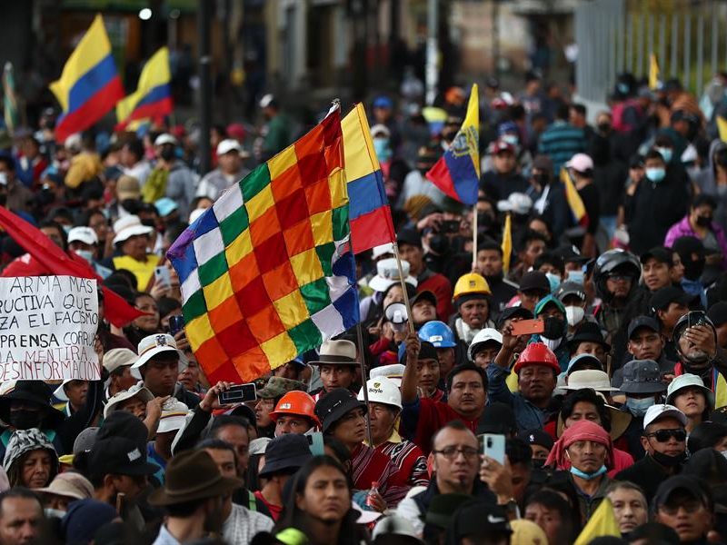 Gobierno e indígenas firman el acuerdo que pone fin a protestas en Ecuador