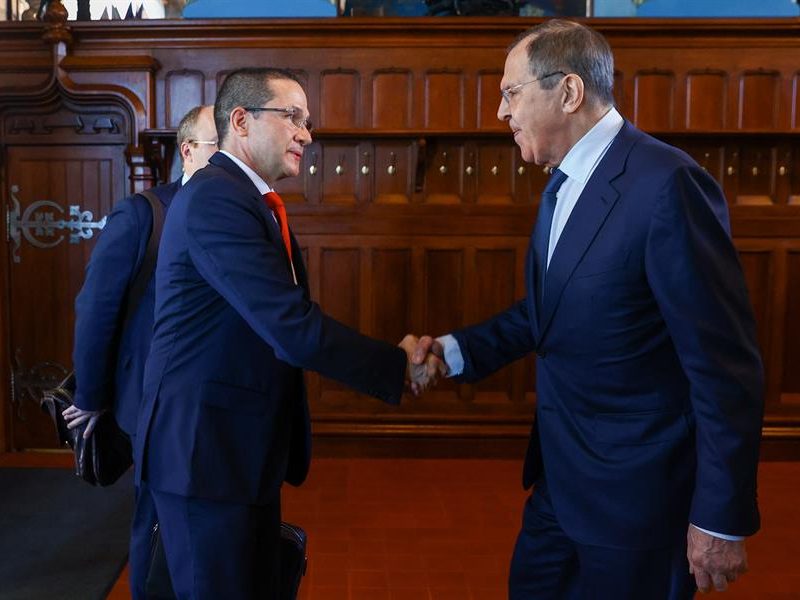 Lavrov saluda la "gradual normalización" de la situación en Venezuela