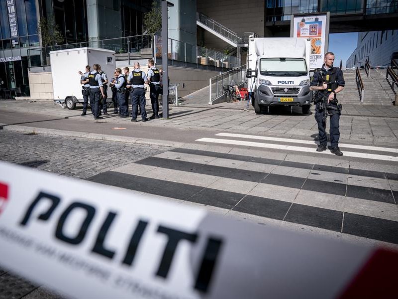 Tres muertos en el ataque en un centro comercial de Copenhague, según policía