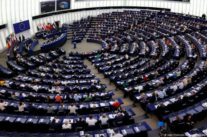 Eurocámara pide consagrar el aborto como derecho fundamental en la UE