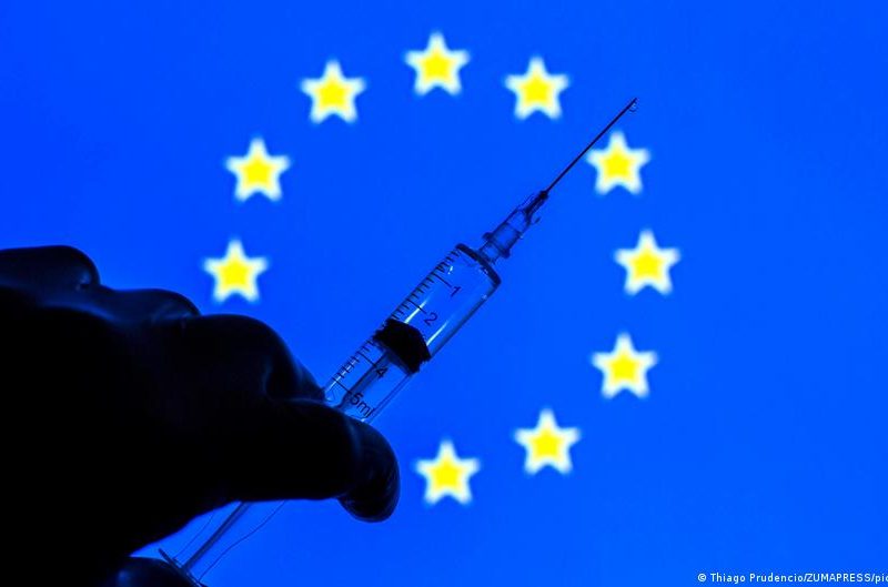 UE recomienda otra vacuna de refuerzo para mayores de 60 años