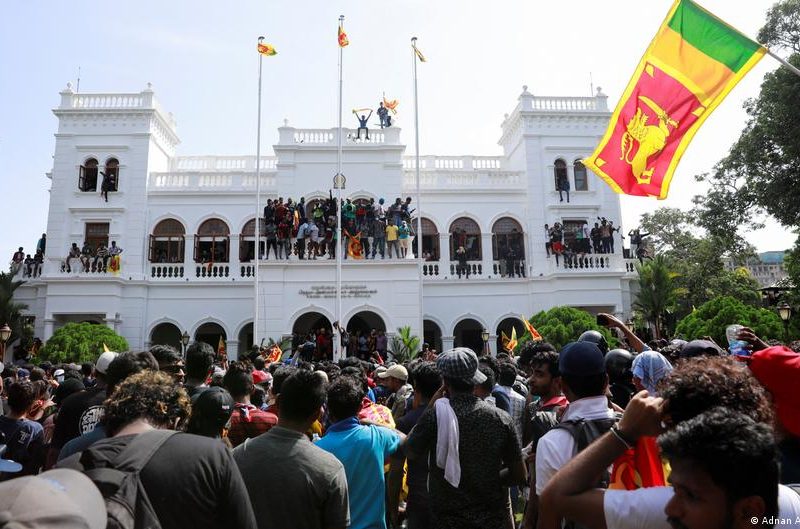 Primer ministro de Sri Lanka es nombrado presidente interino
