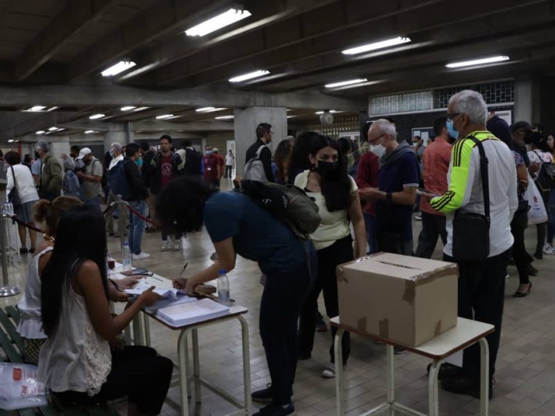 Así transcurren elecciones de egresados de la UCV (Fotogalería)