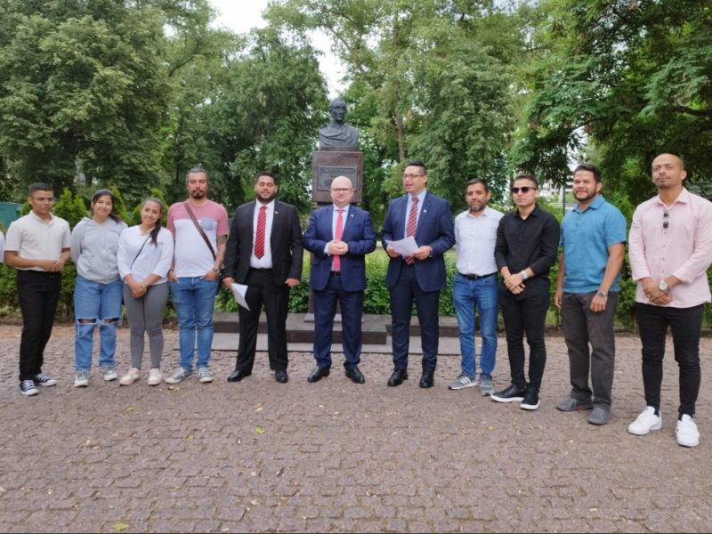 Venezuela y Bielorrusia evalúan ampliar la cooperación educativa