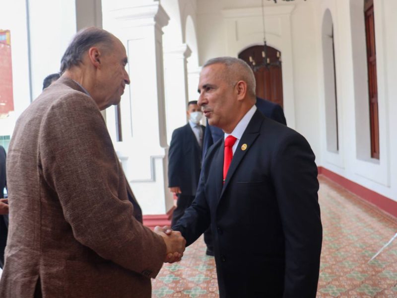 Freddy Bernal recibe en Táchira al canciller designado por Petro