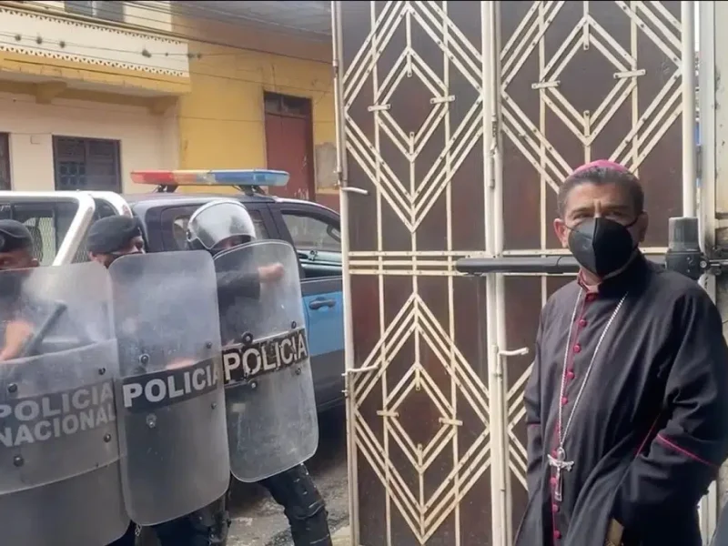 Episcopado de Nicaragua expresa solidaridad con obispo Rolando Suárez retenido por la Policía