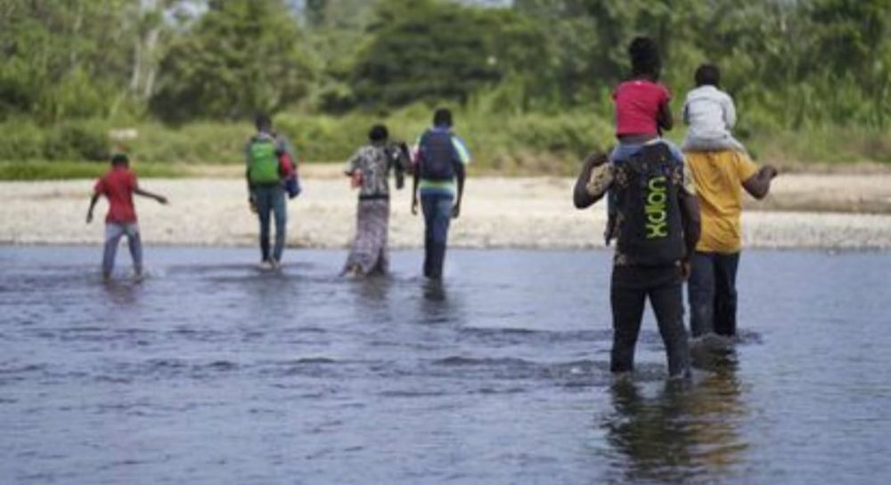 Nueve venezolanos cruzan la selva del Darién cada hora
