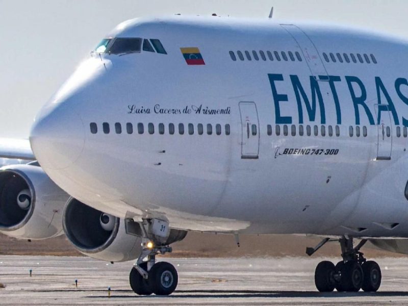 Avión venezolano-iraní sospechoso de espionaje llega a EE.UU. para ser entregado