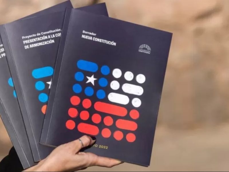 Doscientas personalidades de 25 países recomiendan a los chilenos aprobar la nueva Constitución