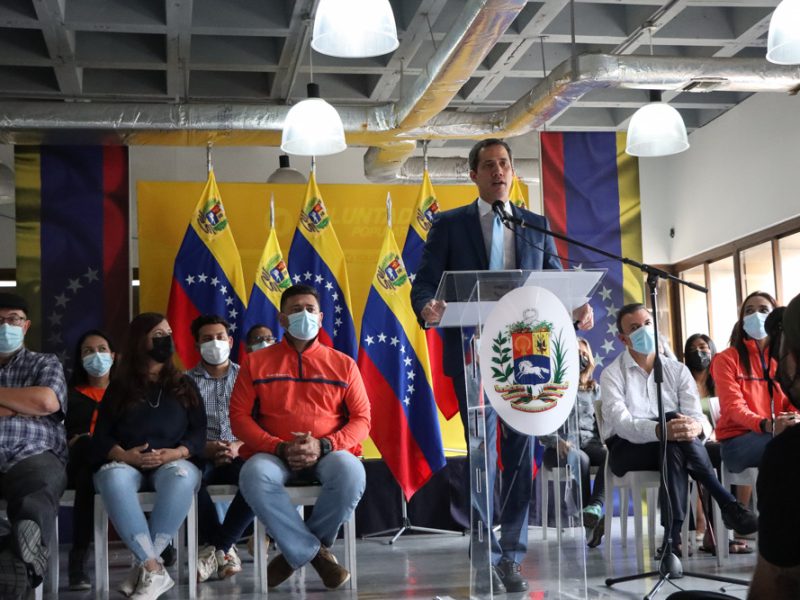 Claves para entender por qué el gobierno interino está a un paso del fin y qué sigue