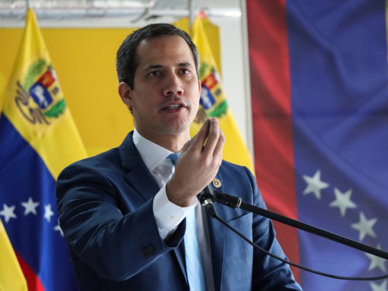 Guaidó cuestiona a Petro por acercarse “a quien ampara el terrorismo en Venezuela”