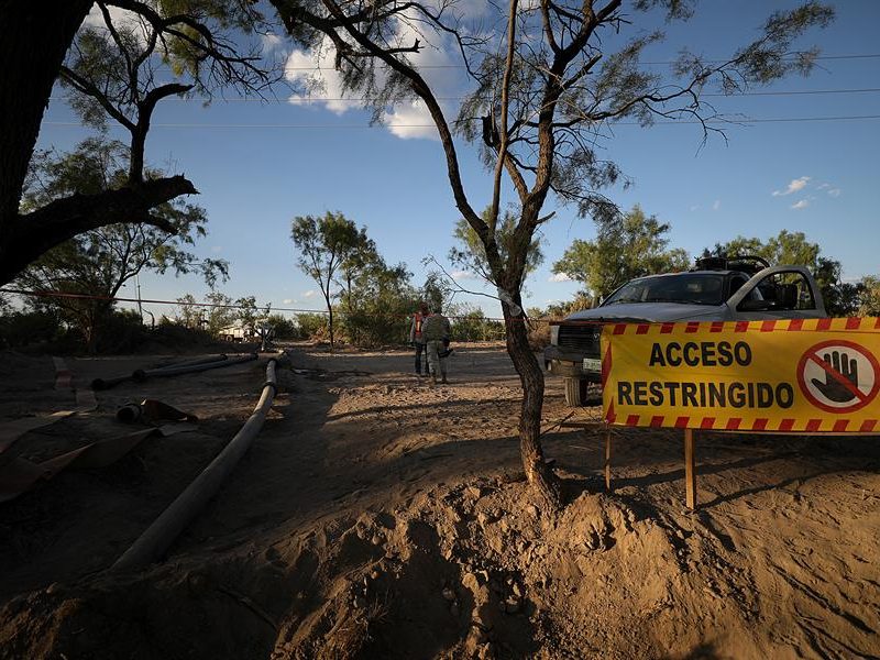 México adopta nuevo plan para salvar a 10 mineros atrapados tras inundación
