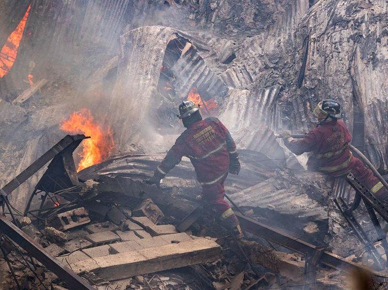Pacientes en diálisis y organizaciones están "en alerta" tras incendio en almacén del Ivss