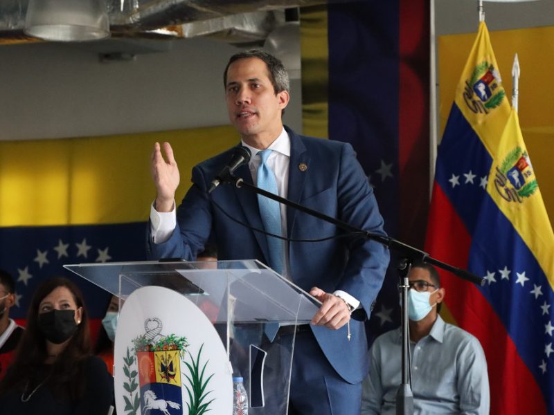 Guaidó sigue dispuesto a hablar con Gustavo Petro, según Semana