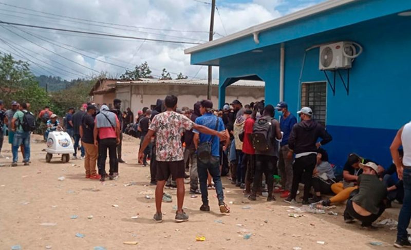 Detienen coyote en Hondura con 15 migrantes venezolanos