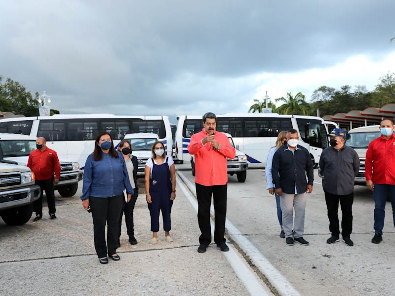 Maduro habla de "ataque terrorista" contra depósito del Seguro Social en Antímano