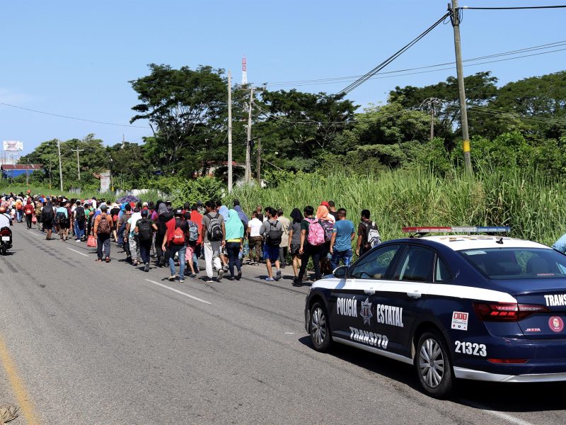 Caravana migrante avanza entre denuncias de robos y violaciones en México